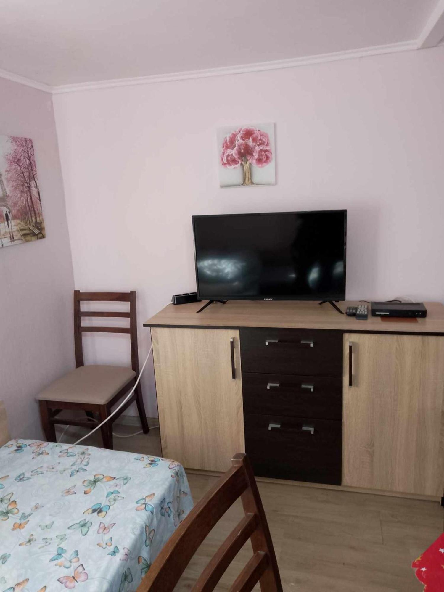 Lovely In With Garden And Garage *